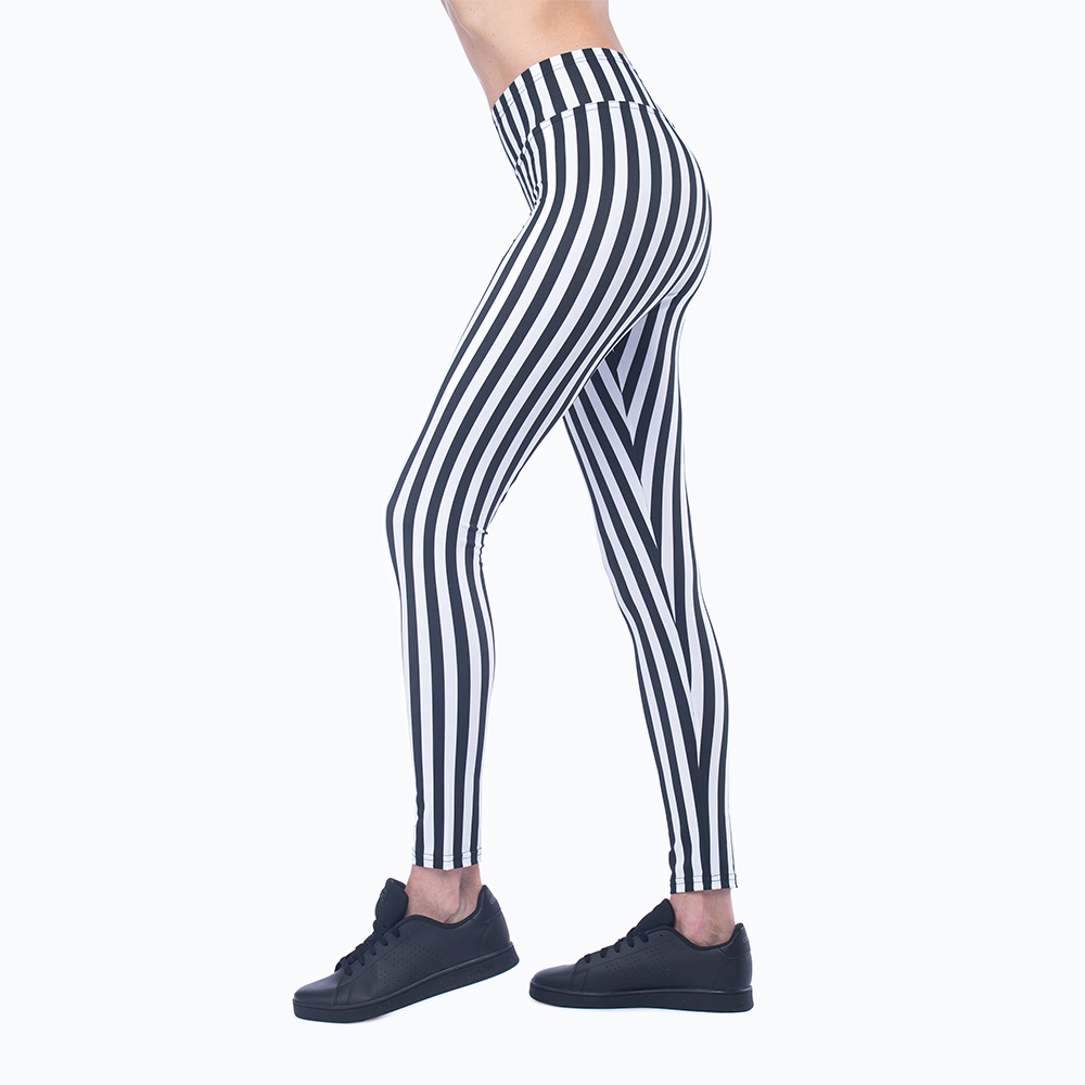 https://www.loveloud.it/wp-content/uploads/2022/11/023_leggings_stripes_white-and-black.jpg